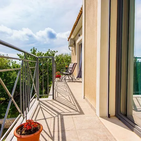 Aella Apartament *