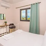 Aella Daire Skala (Kefalonia)